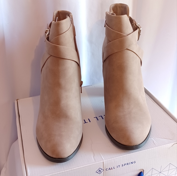 Call It Spring Tecia Tan Faux Leather Ankle Boots Size 11M - Picture 2 of 5